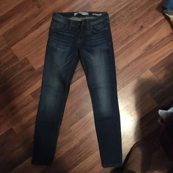 GUESS - Picture 1 of 7